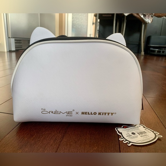 🤍Hello Kitty Make up bag. So cute bag for all your essentials. - Picture 2 of 6
